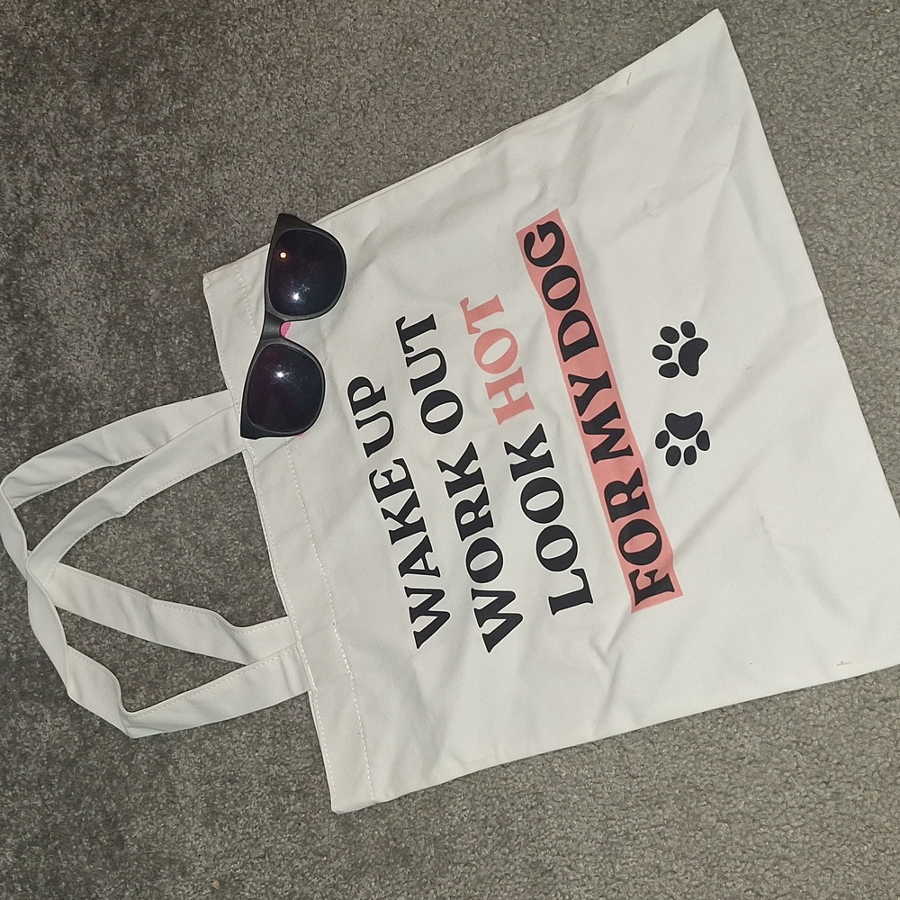 Stylish White Tote Bag And Sunglasses Set